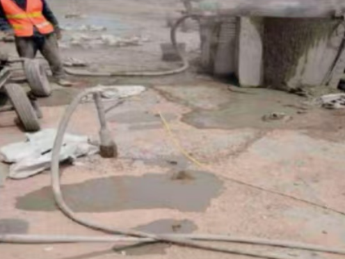 南涧水泥混凝土路面板底注浆技术 路面脱空注浆整治方案